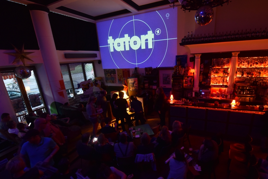 Nach der Pre-Release-Party wird der neue ARD-Tatort geschaut